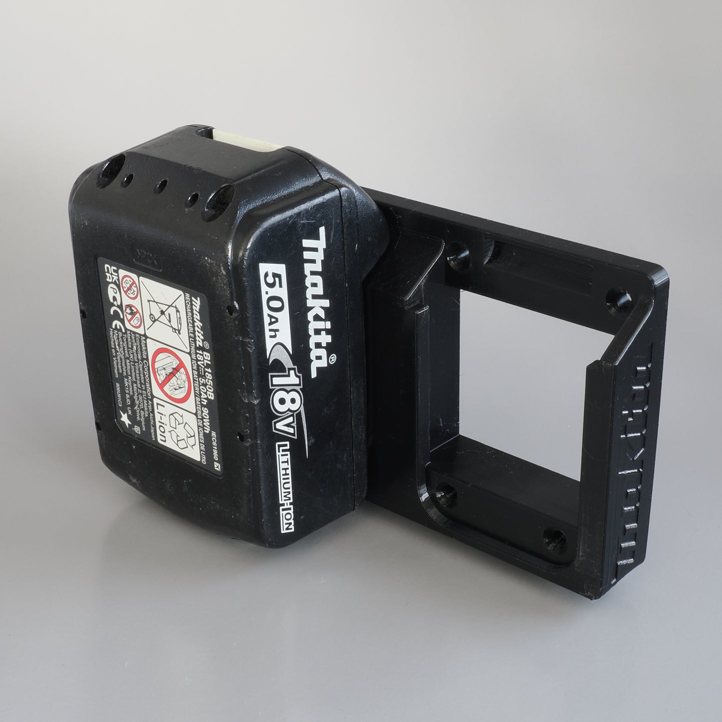 Makita 18 Volt Triple Battery Mount Holder - Locking Type