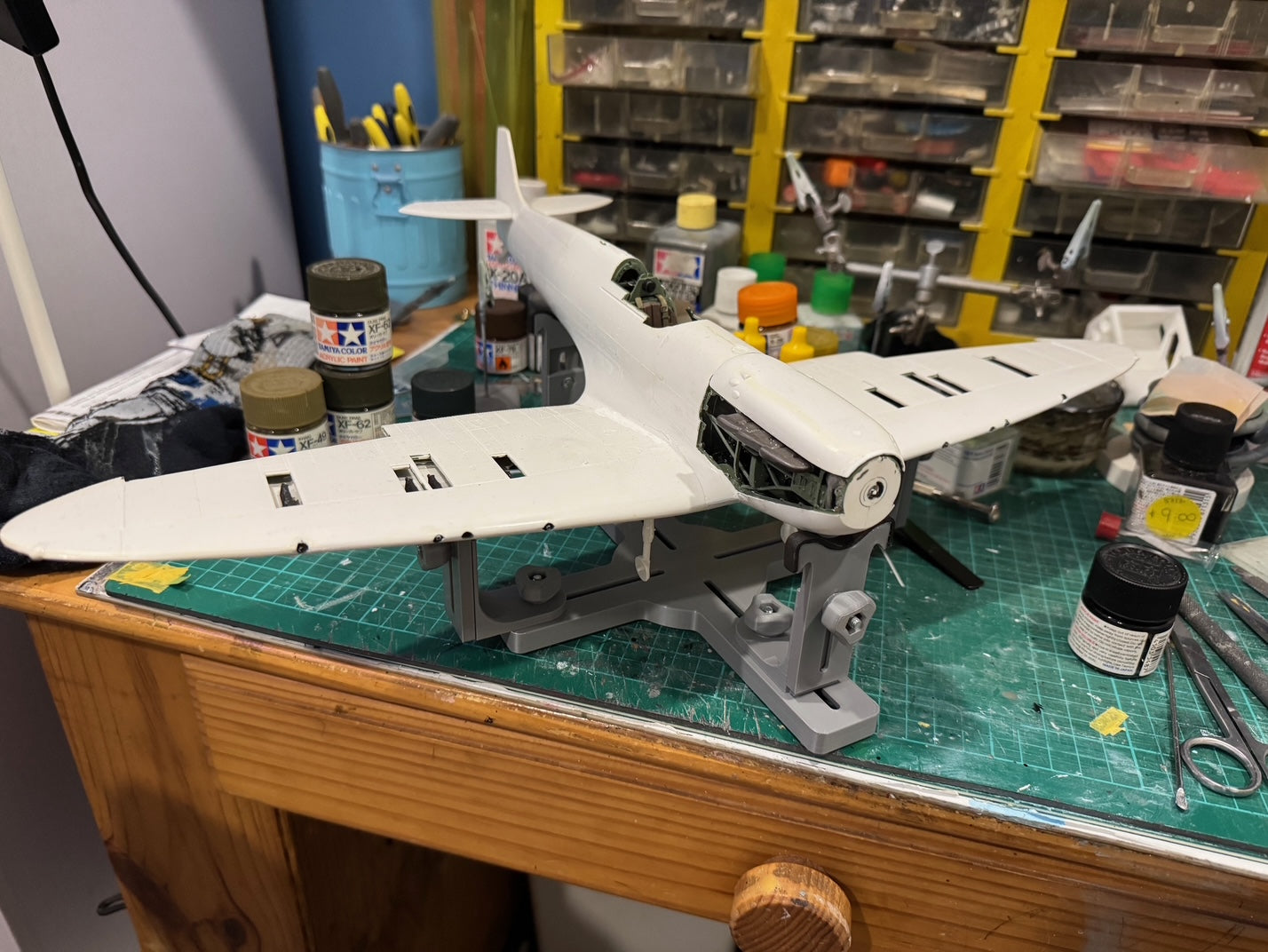 Adjustable Scale Models Painting Stand